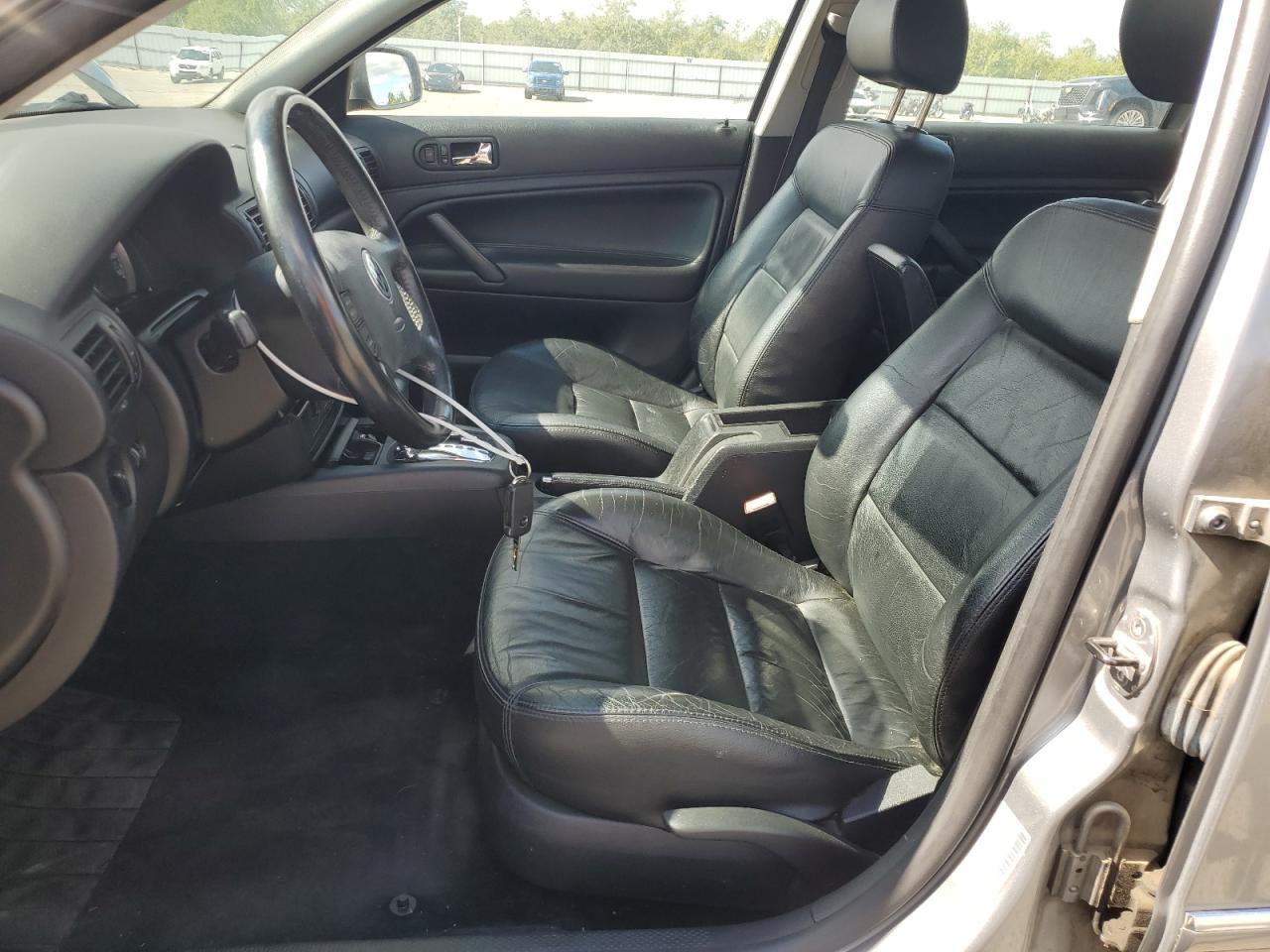 2003 VOLKSWAGEN Passat