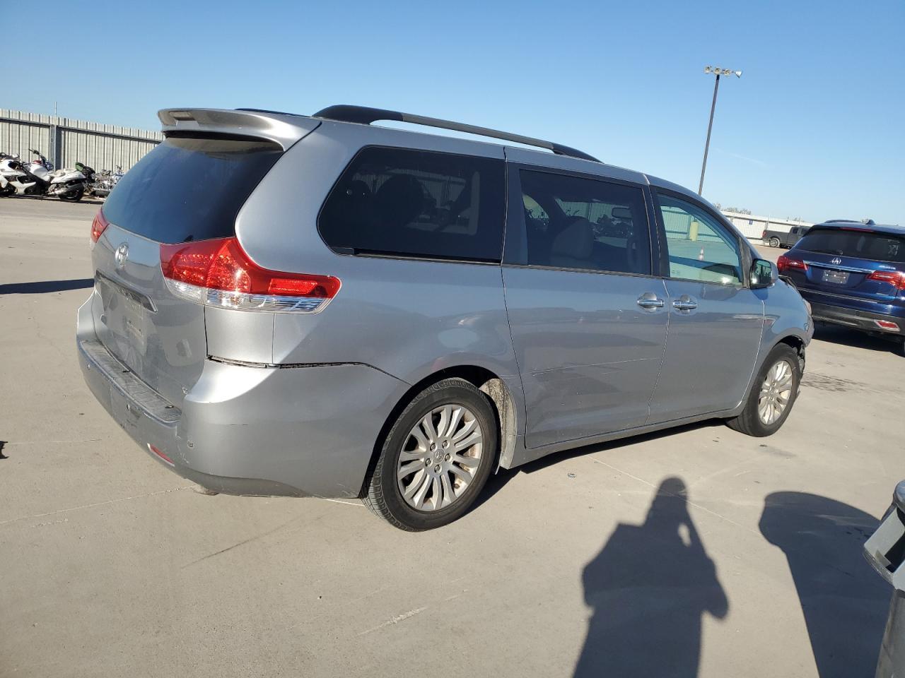 2014 TOYOTA SIENNA