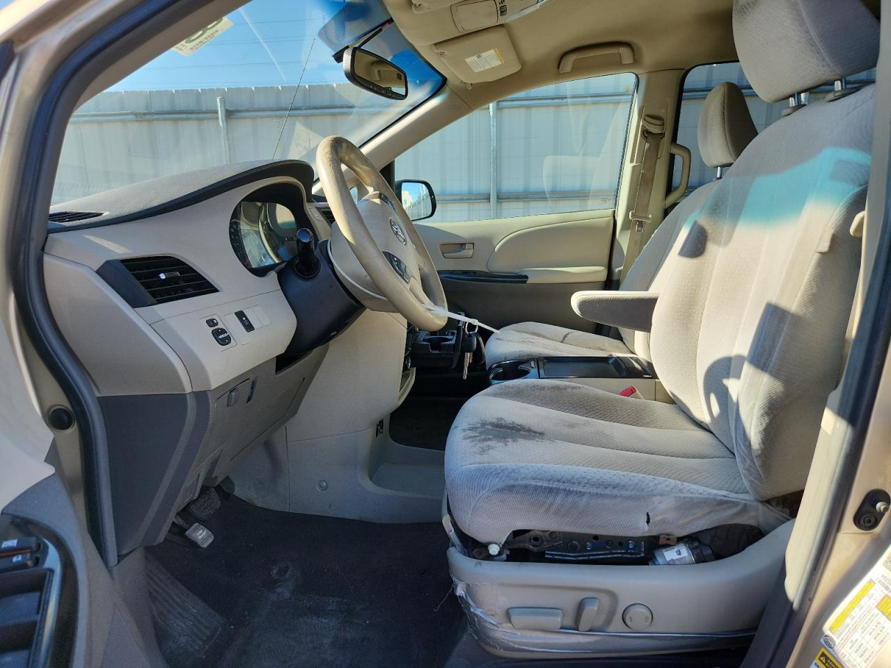 2011 TOYOTA SIENNA