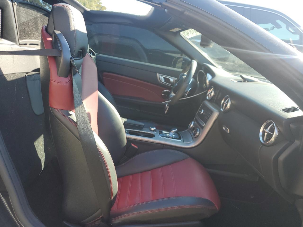 2017 MERCEDES-BENZ SLC-Class