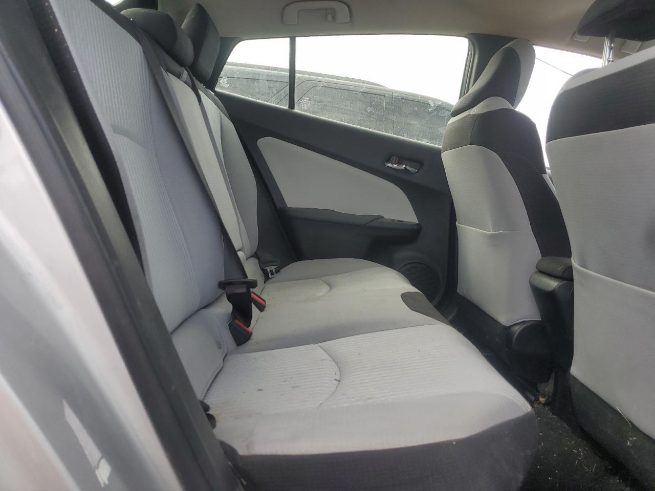 2016 TOYOTA PRIUS