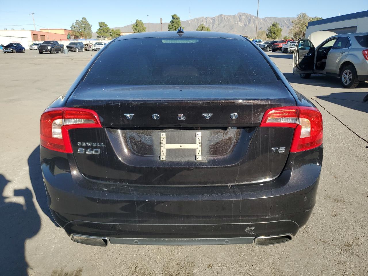2015 VOLVO S60