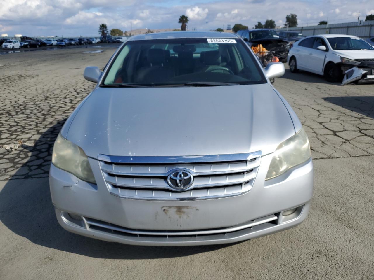 2005 TOYOTA Avalon