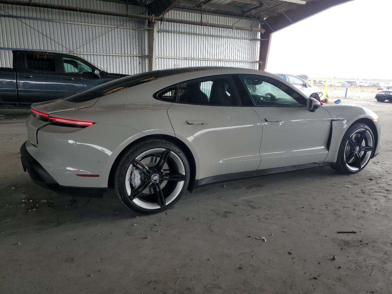 2022 PORSCHE Taycan