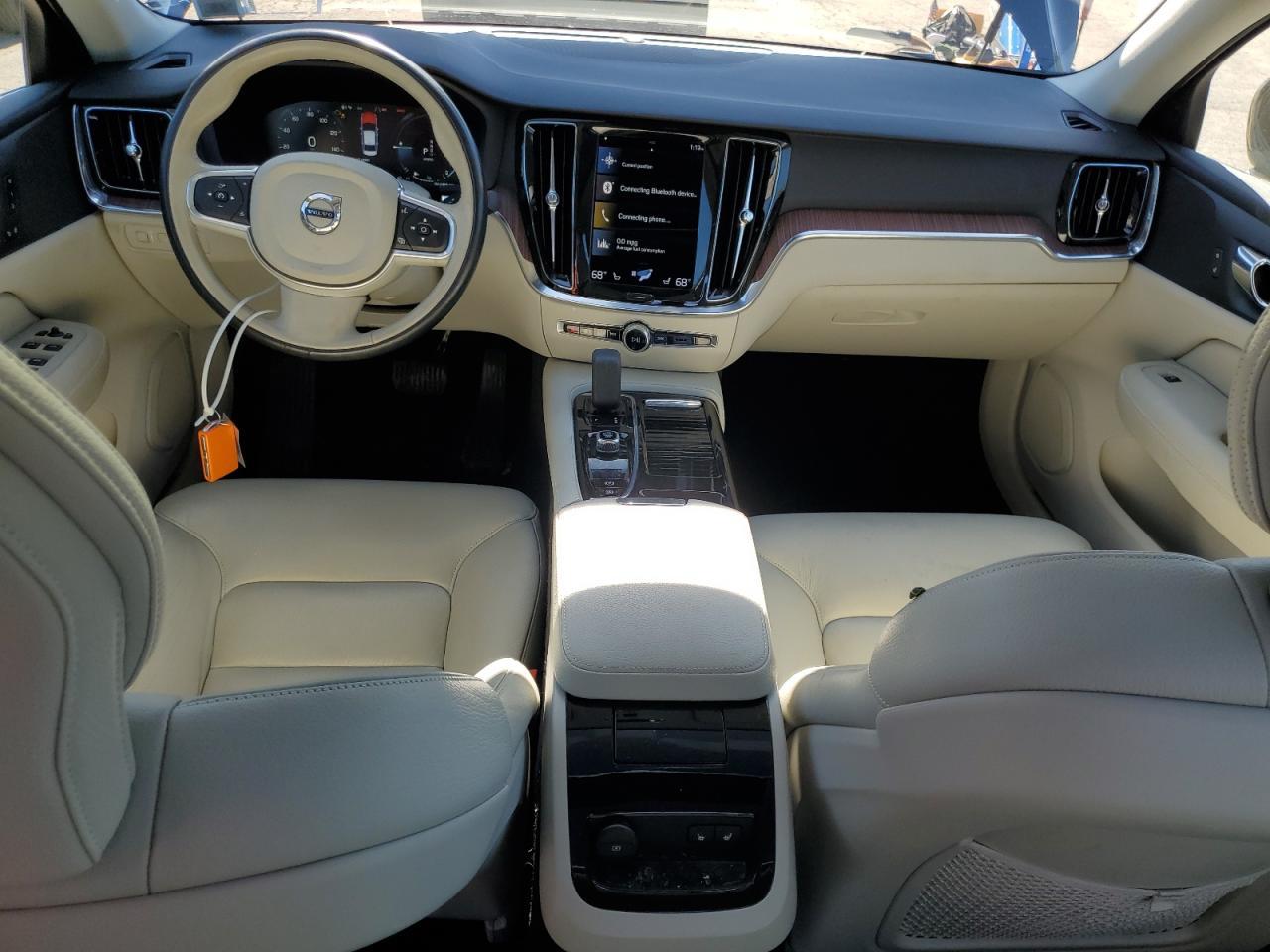 2022 VOLVO S60