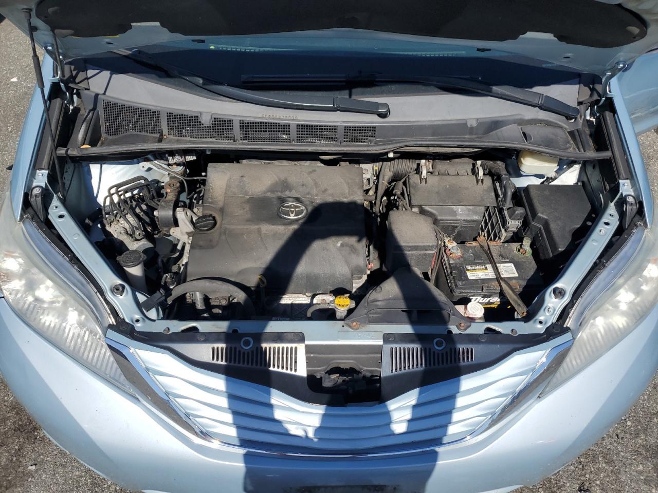 2016 TOYOTA SIENNA