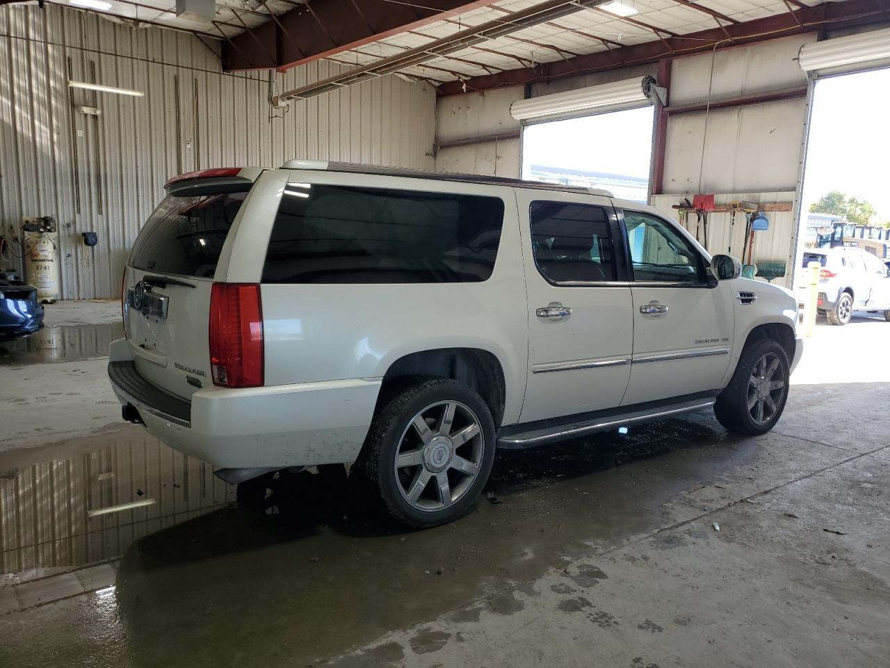 2011 CADILLAC ESCALADE