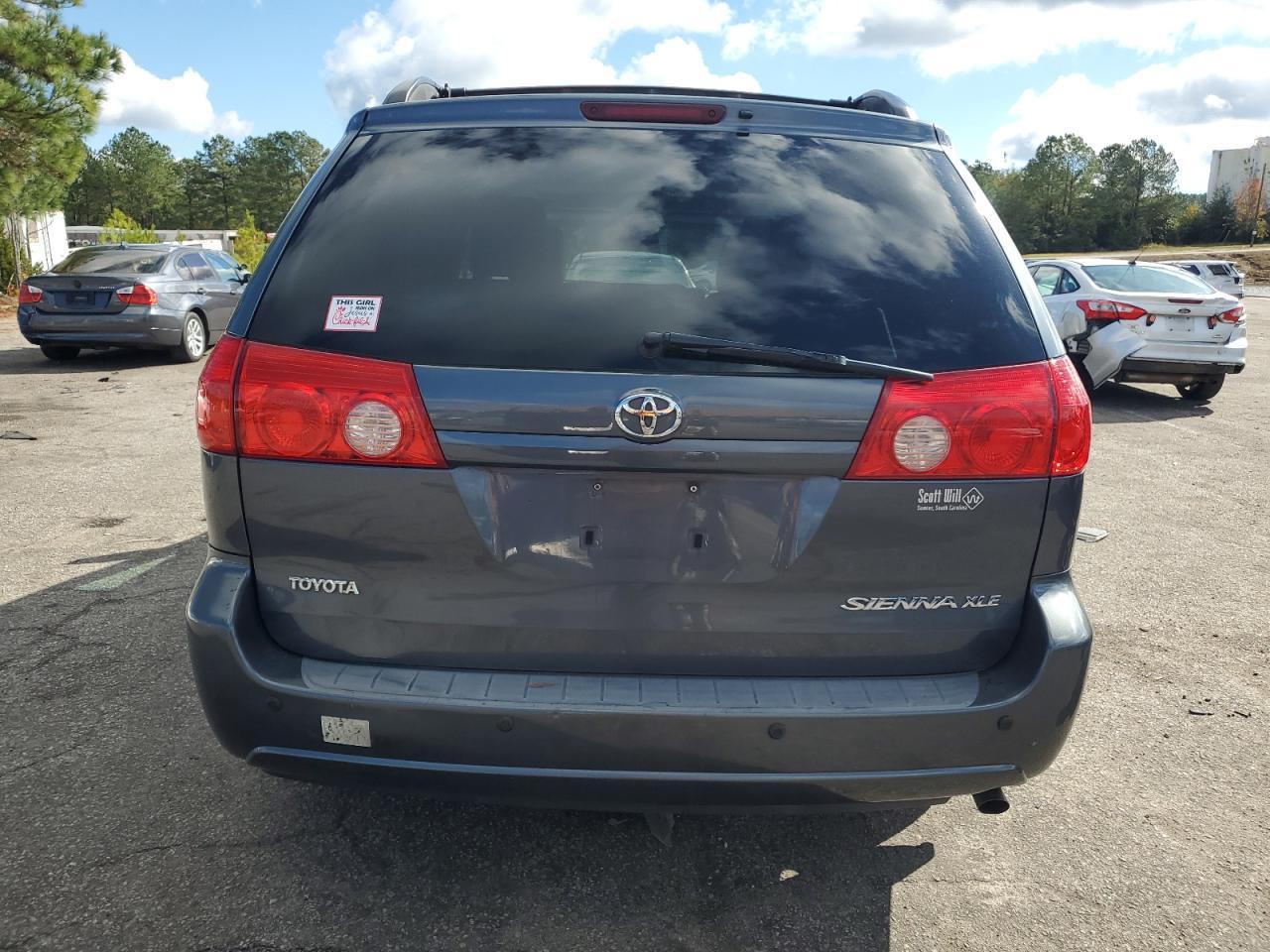 2010 TOYOTA SIENNA