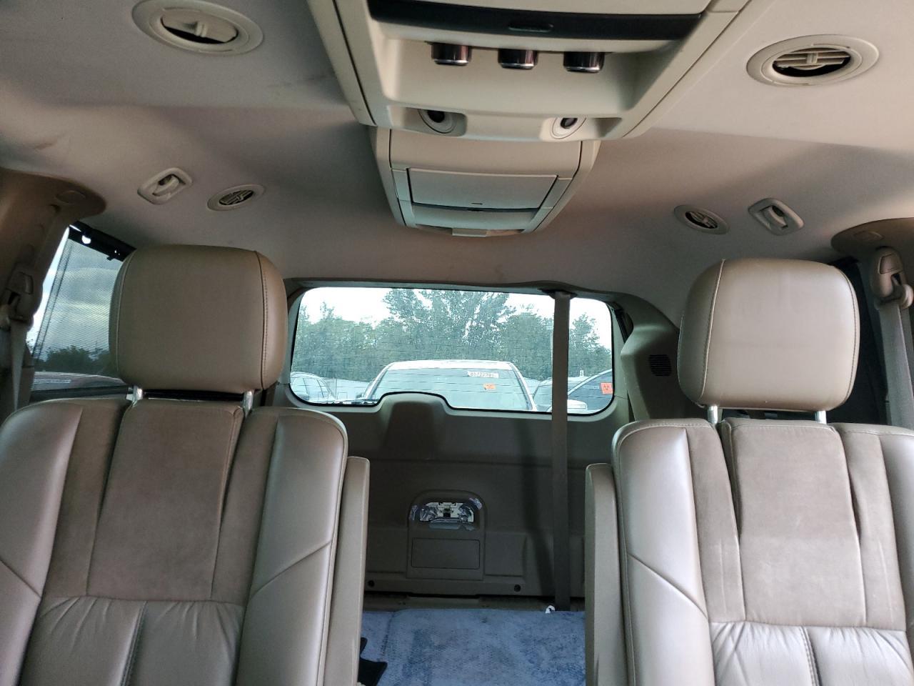 2012 CHRYSLER Town & Country