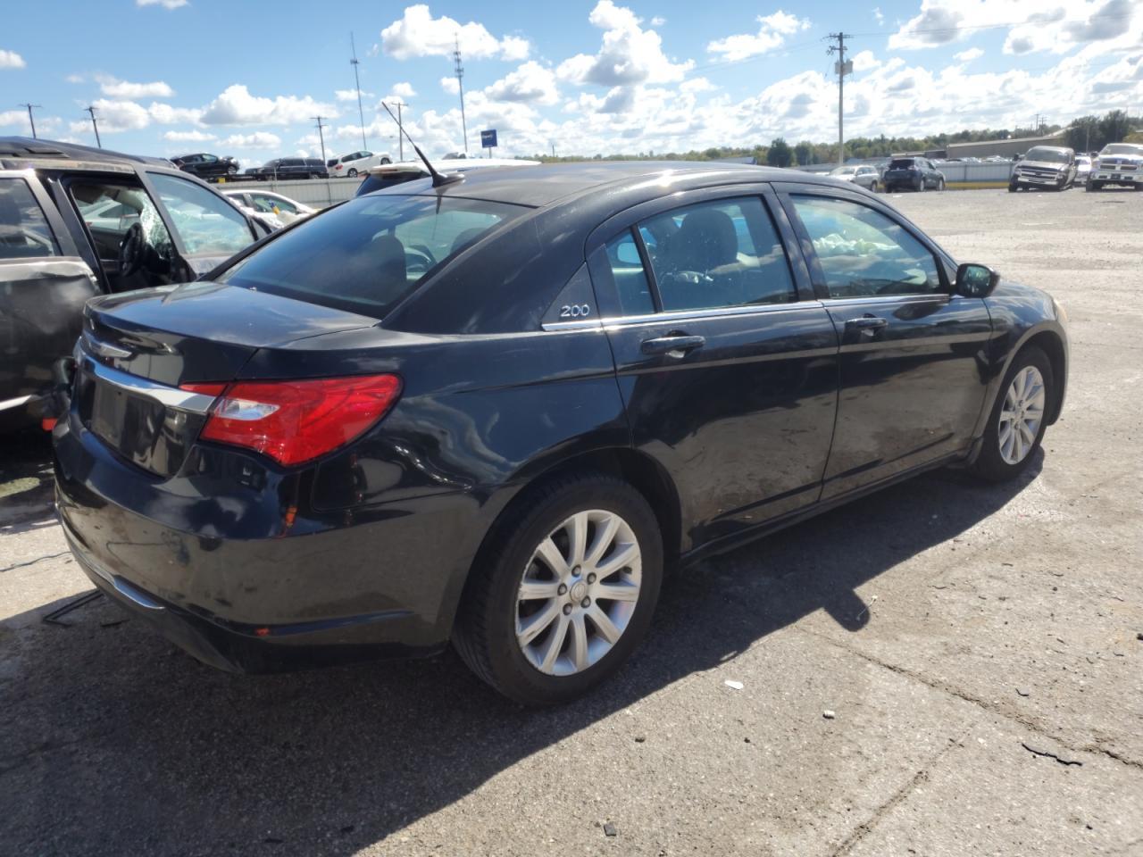 2011 CHRYSLER 200