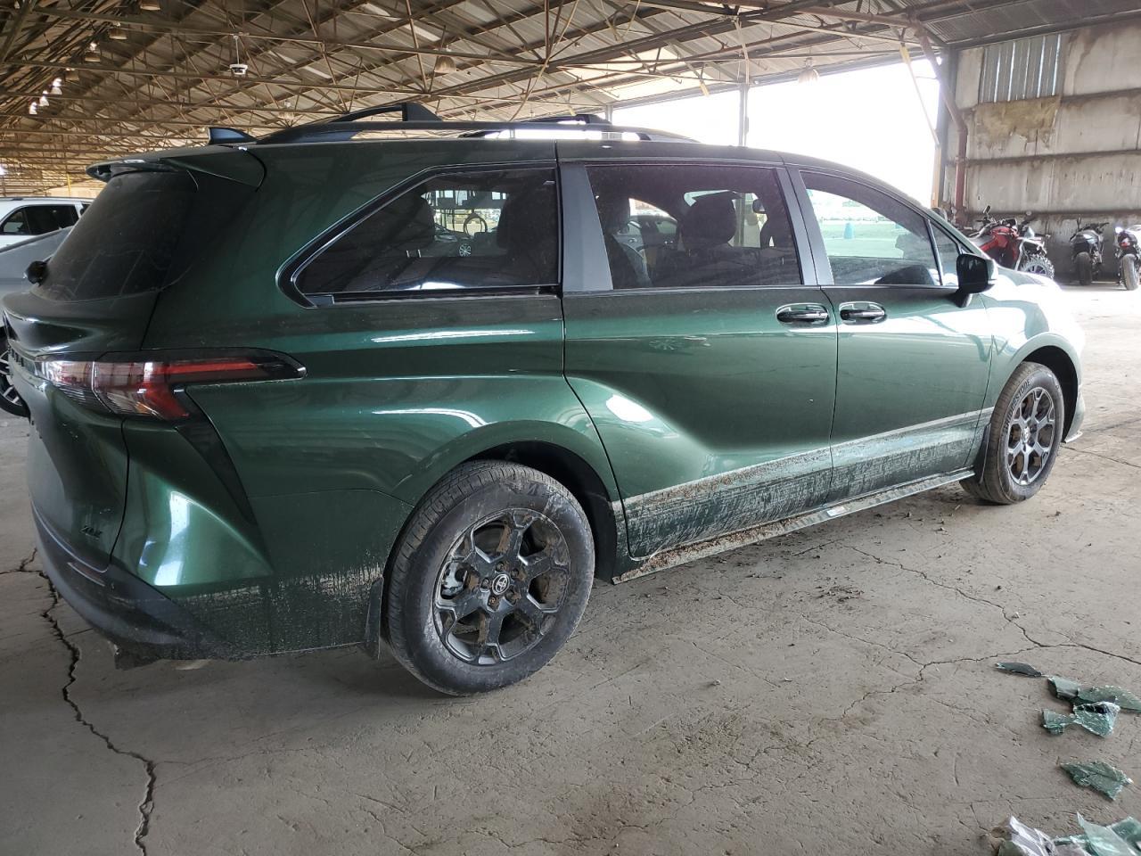 2025 TOYOTA SIENNA