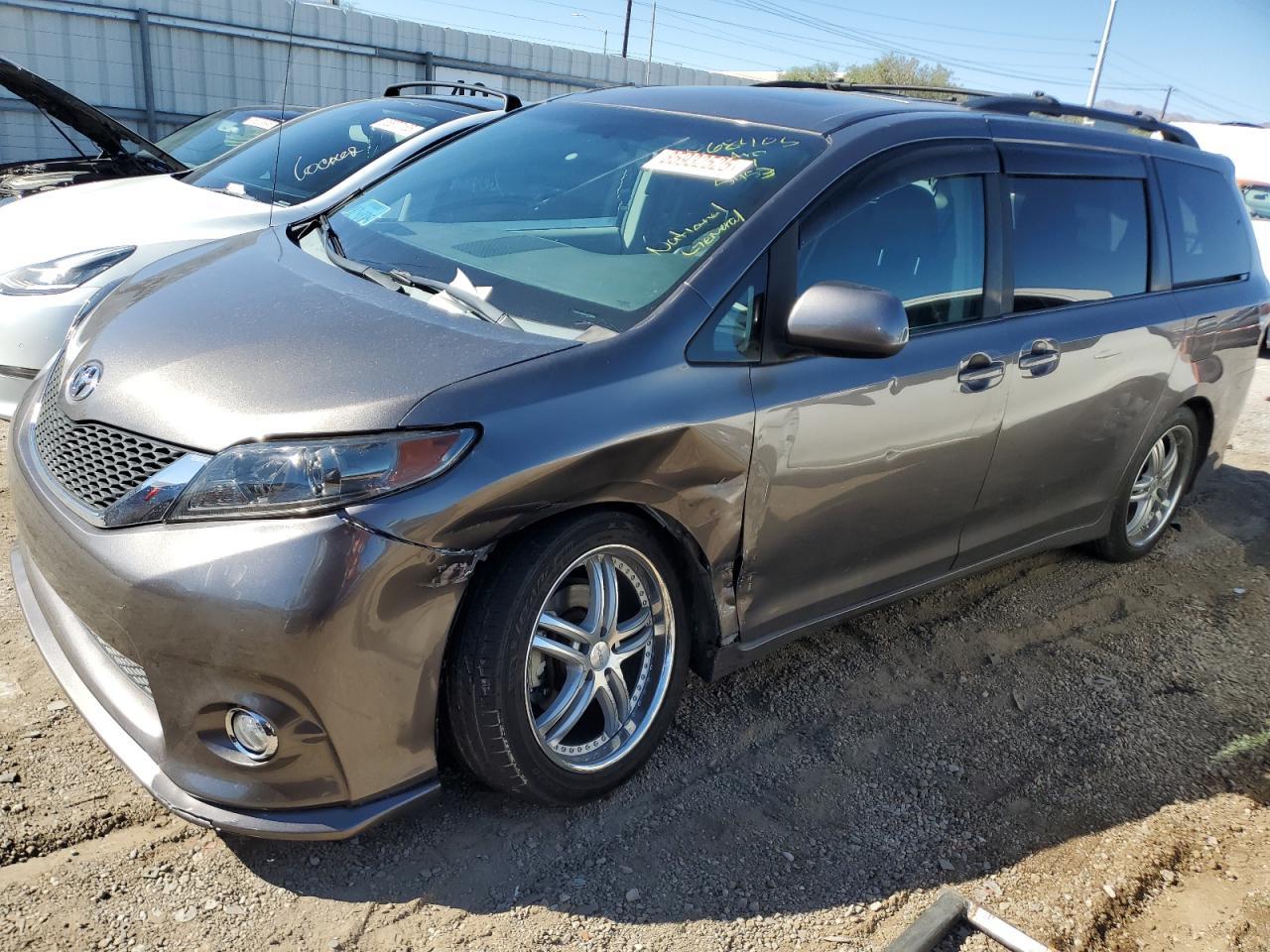 2011 TOYOTA SIENNA