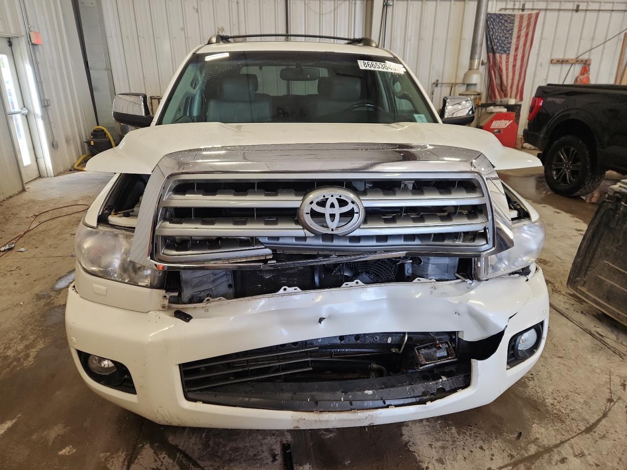 2011 TOYOTA Sequoia
