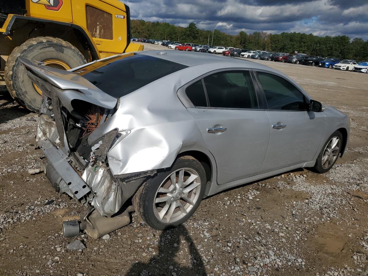 2011 NISSAN Maxima