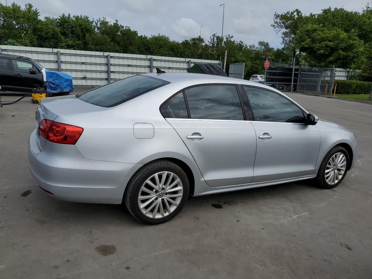 2012 VOLKSWAGEN JETTA