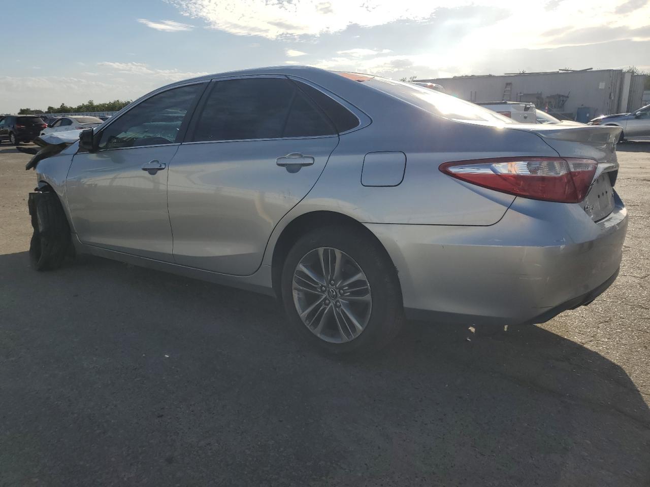 2016 TOYOTA CAMRY