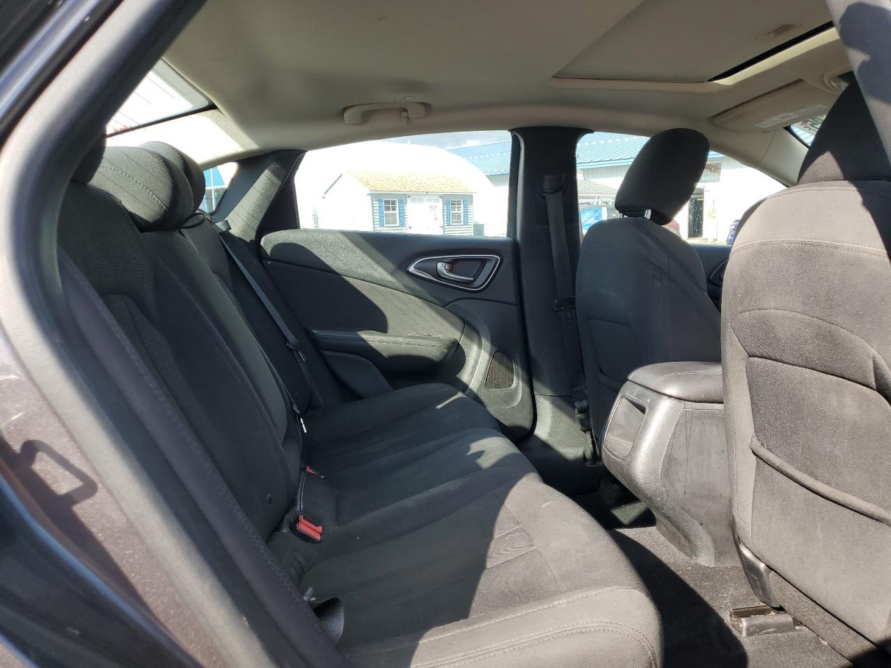 2016 CHRYSLER 200