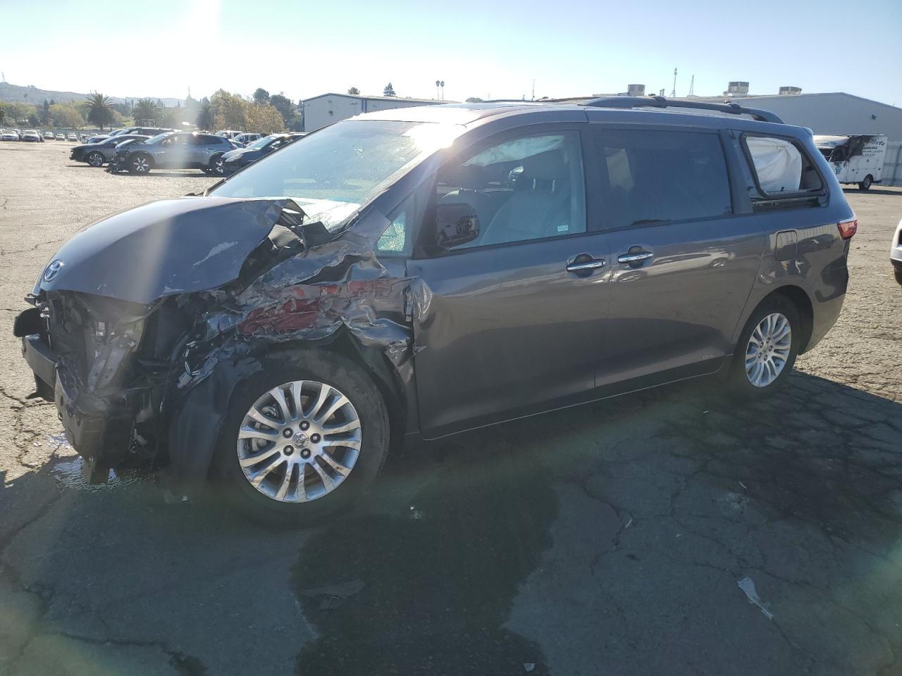 2015 TOYOTA SIENNA