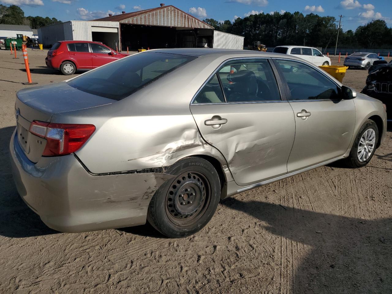 2014 TOYOTA CAMRY