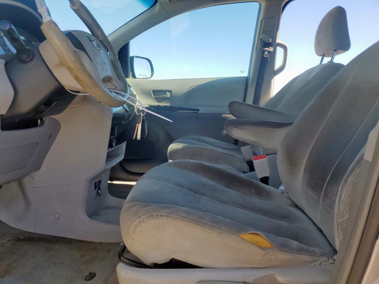 2013 TOYOTA SIENNA