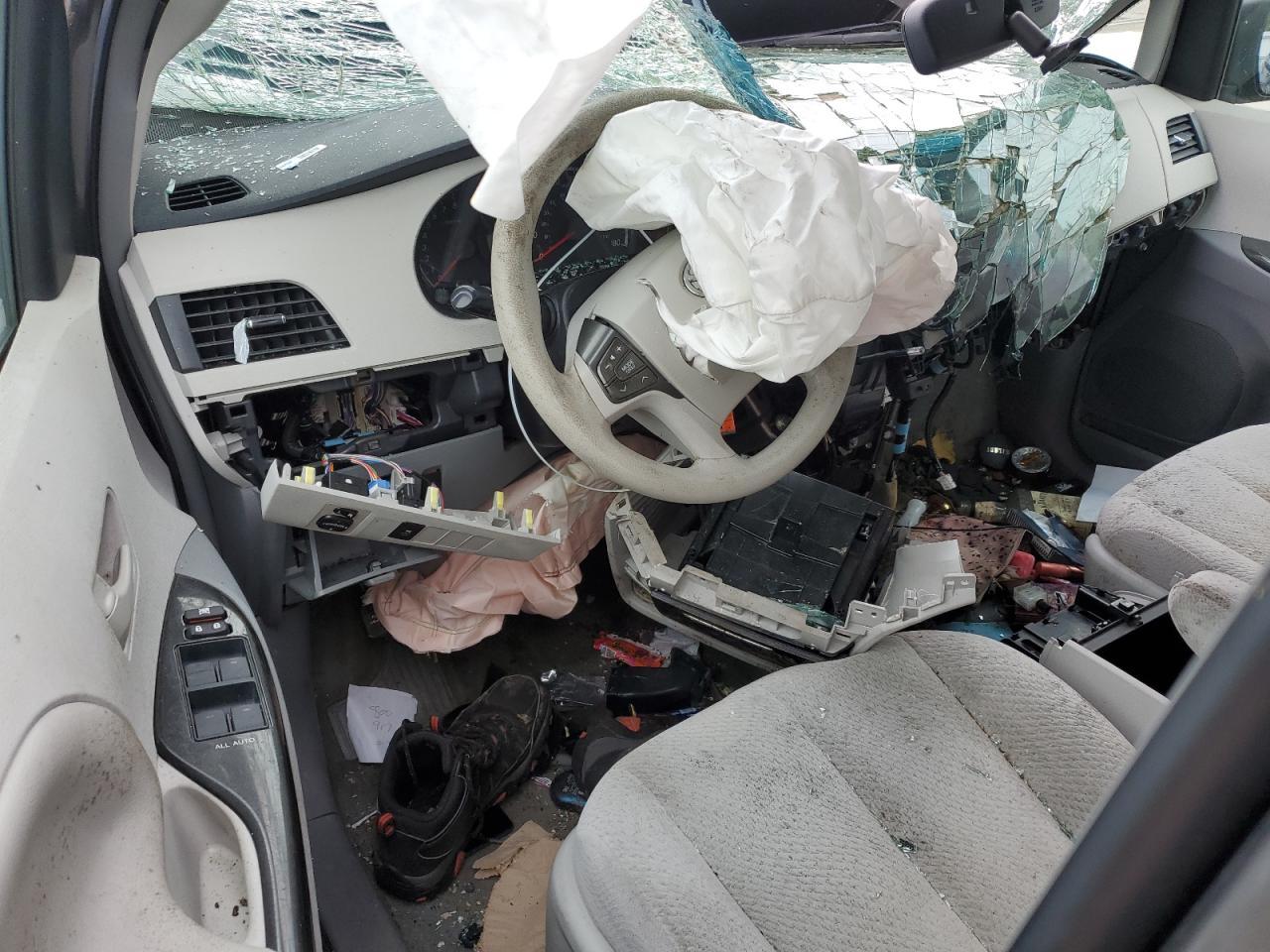 2014 TOYOTA SIENNA