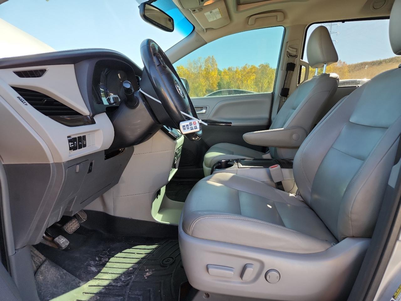 2015 TOYOTA SIENNA