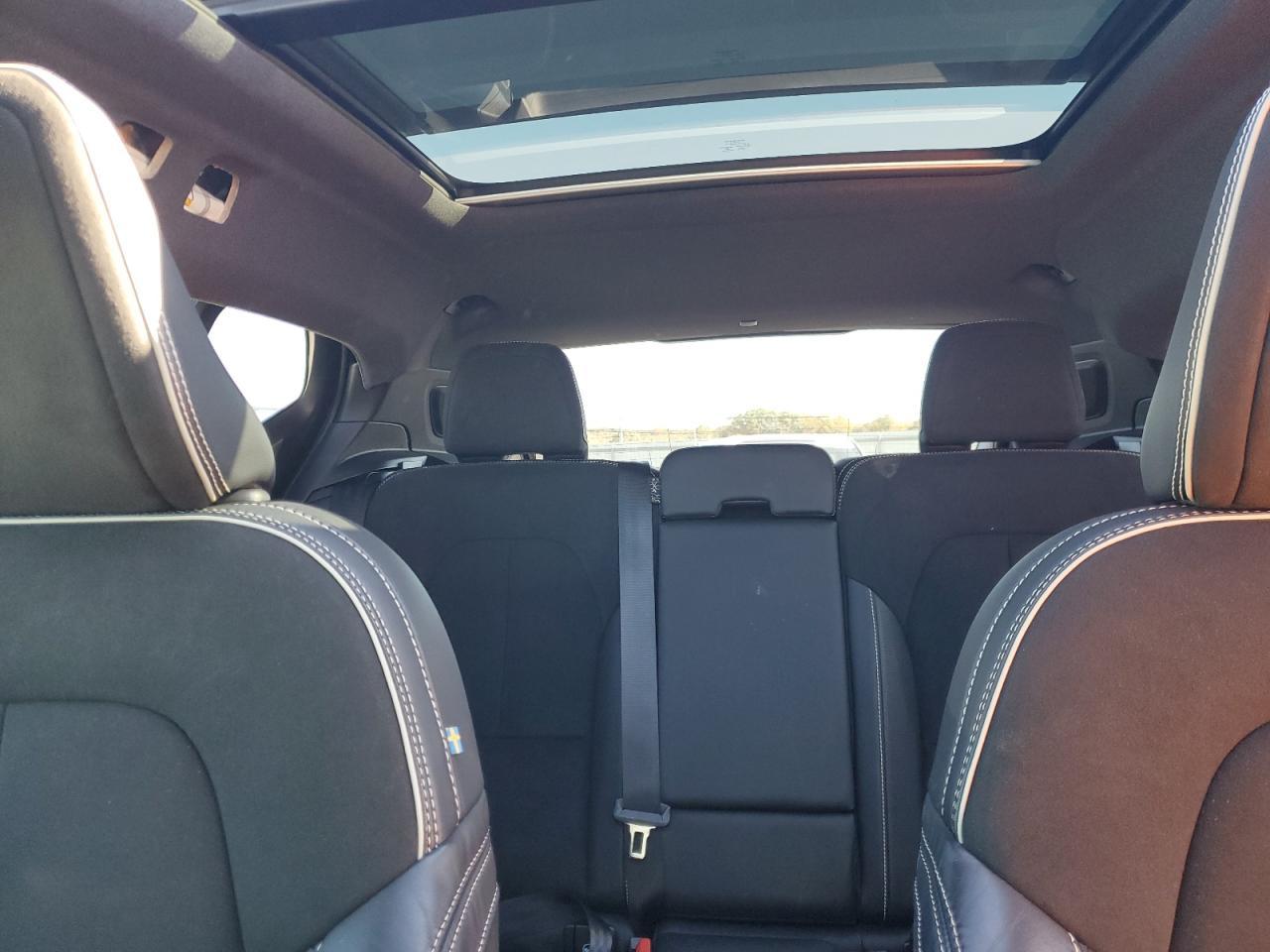 2021 VOLVO XC40