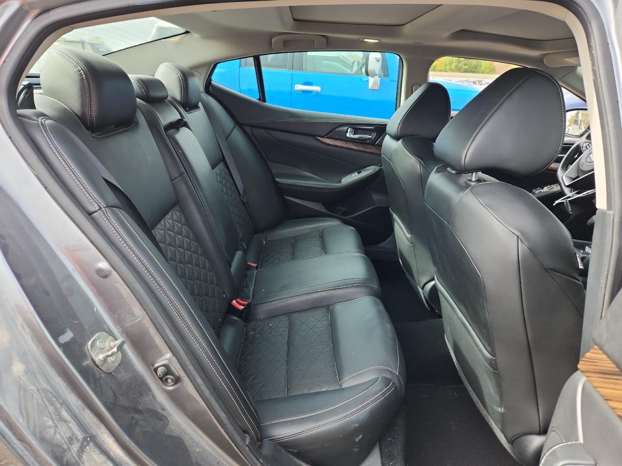 2017 NISSAN Maxima