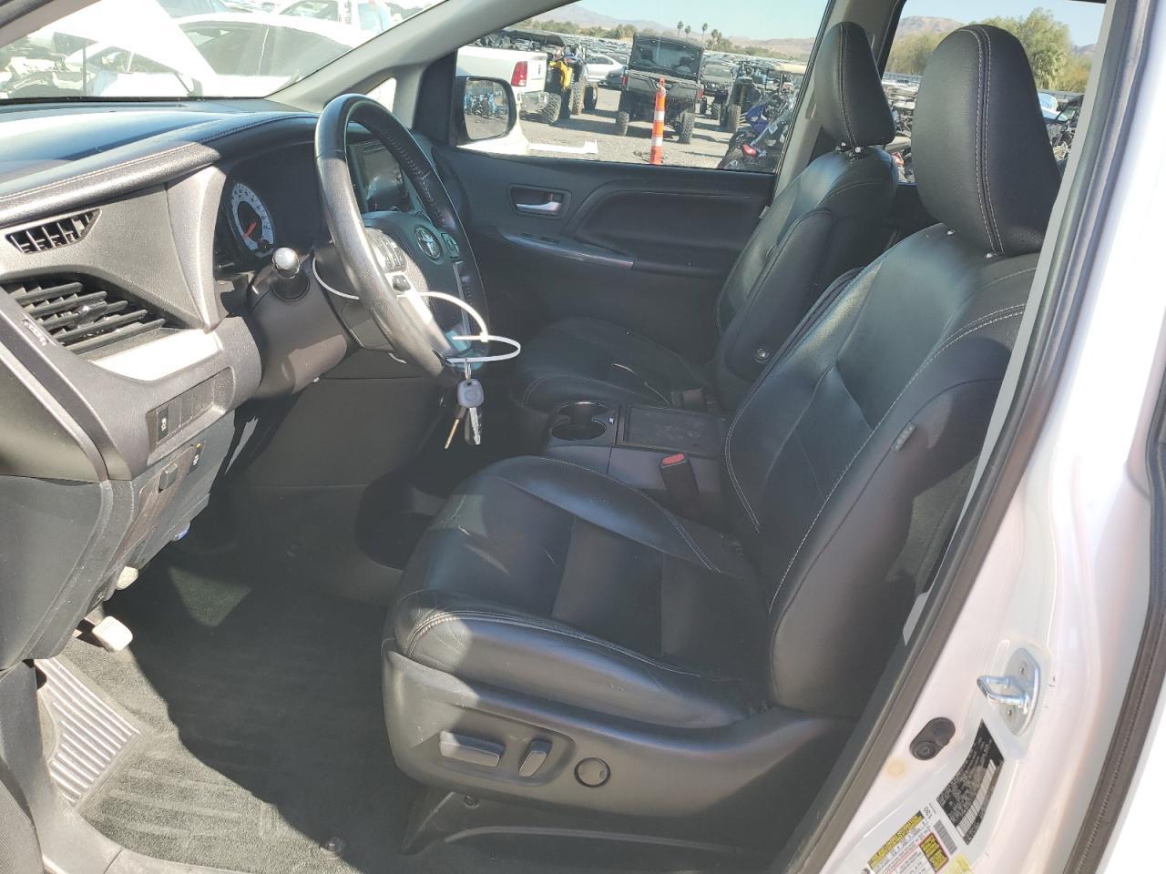 2016 TOYOTA SIENNA