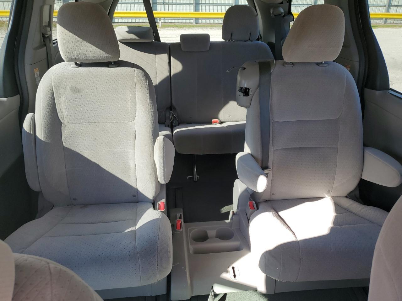 2015 TOYOTA SIENNA