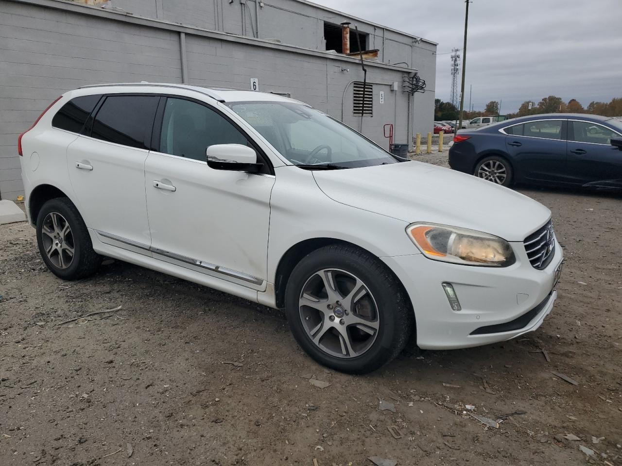 2015 VOLVO XC60