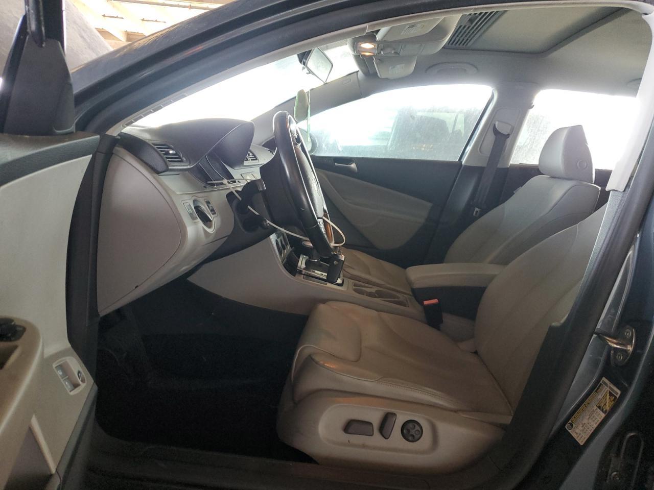 2009 VOLKSWAGEN Passat