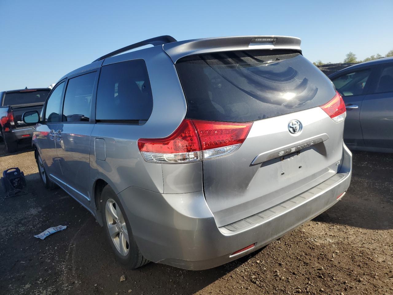 2011 TOYOTA SIENNA