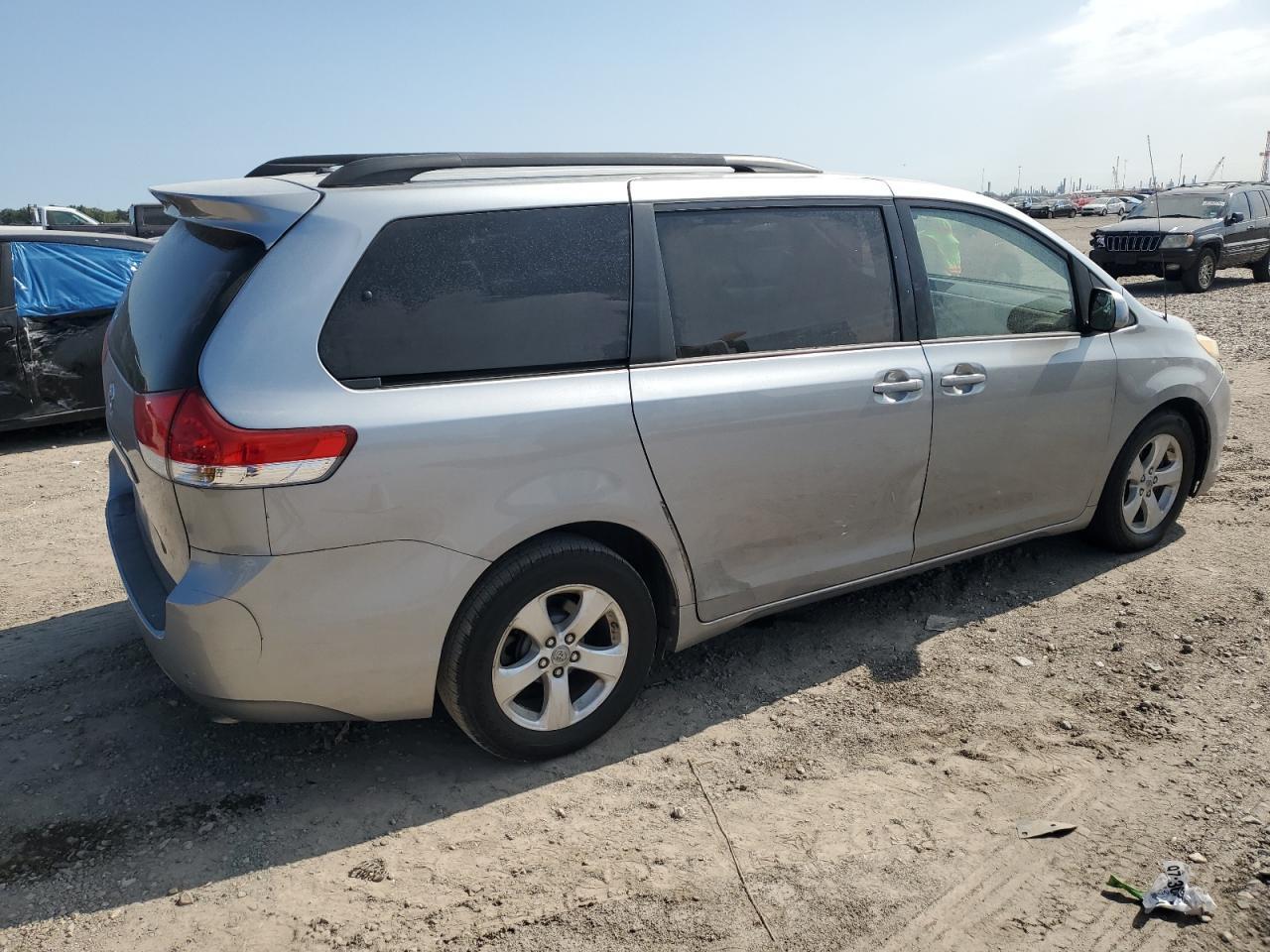 2012 TOYOTA SIENNA