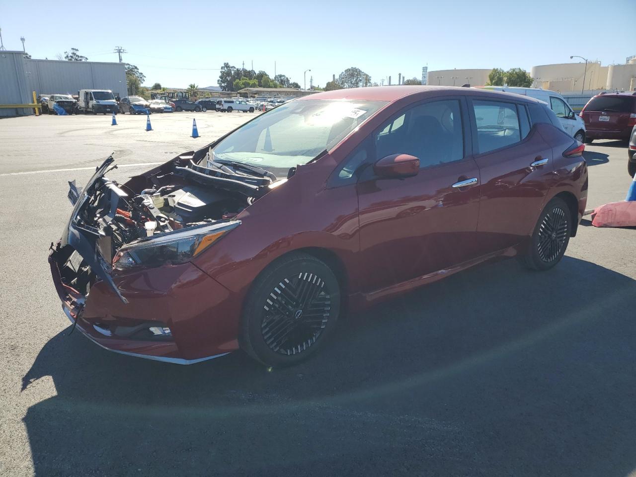 2023 NISSAN LEAF