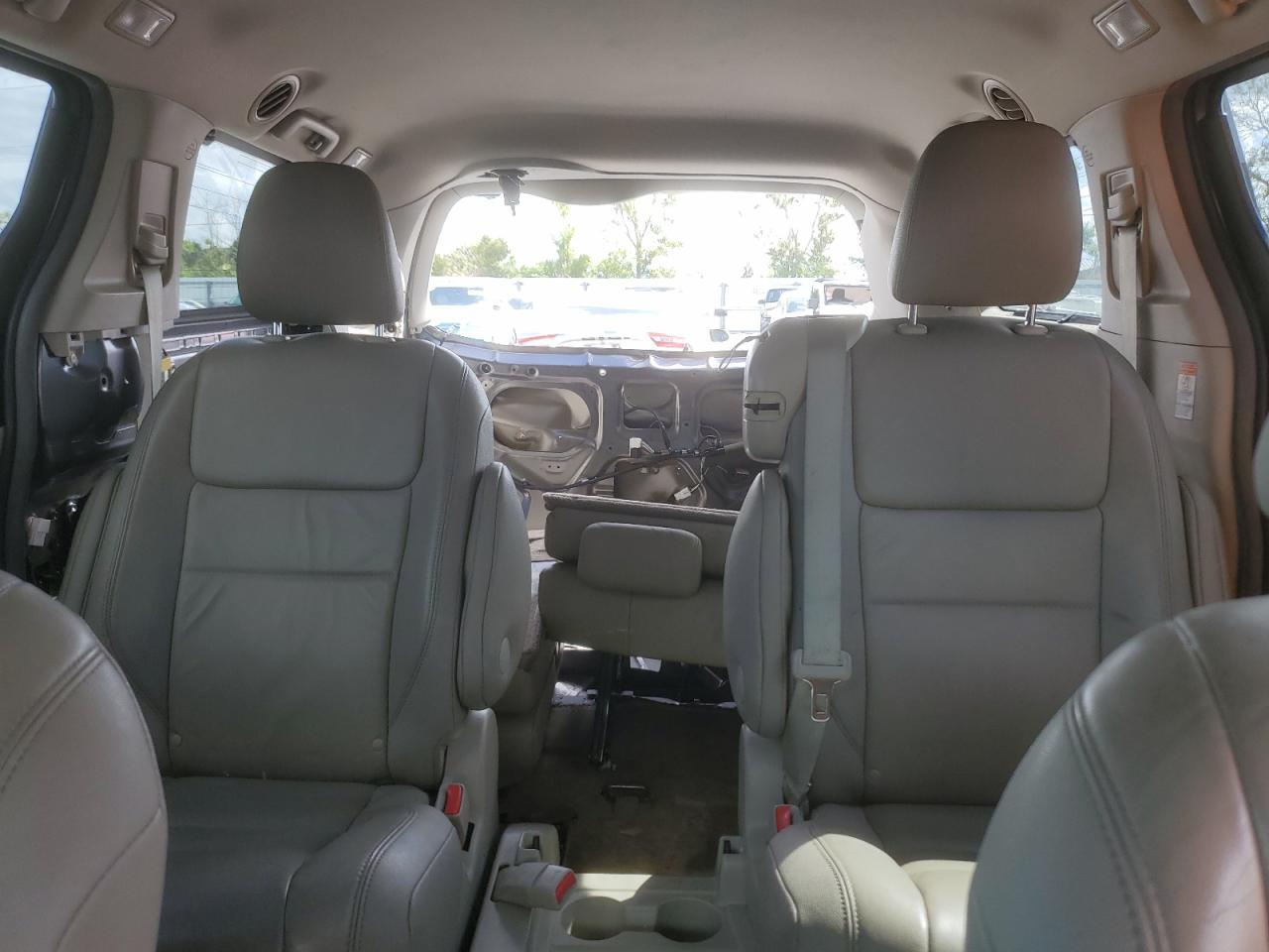 2016 TOYOTA SIENNA