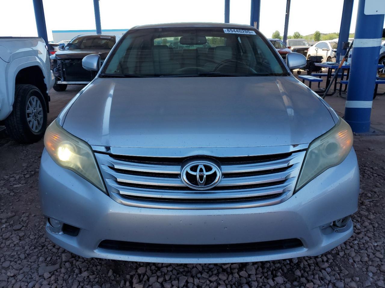 2011 TOYOTA Avalon