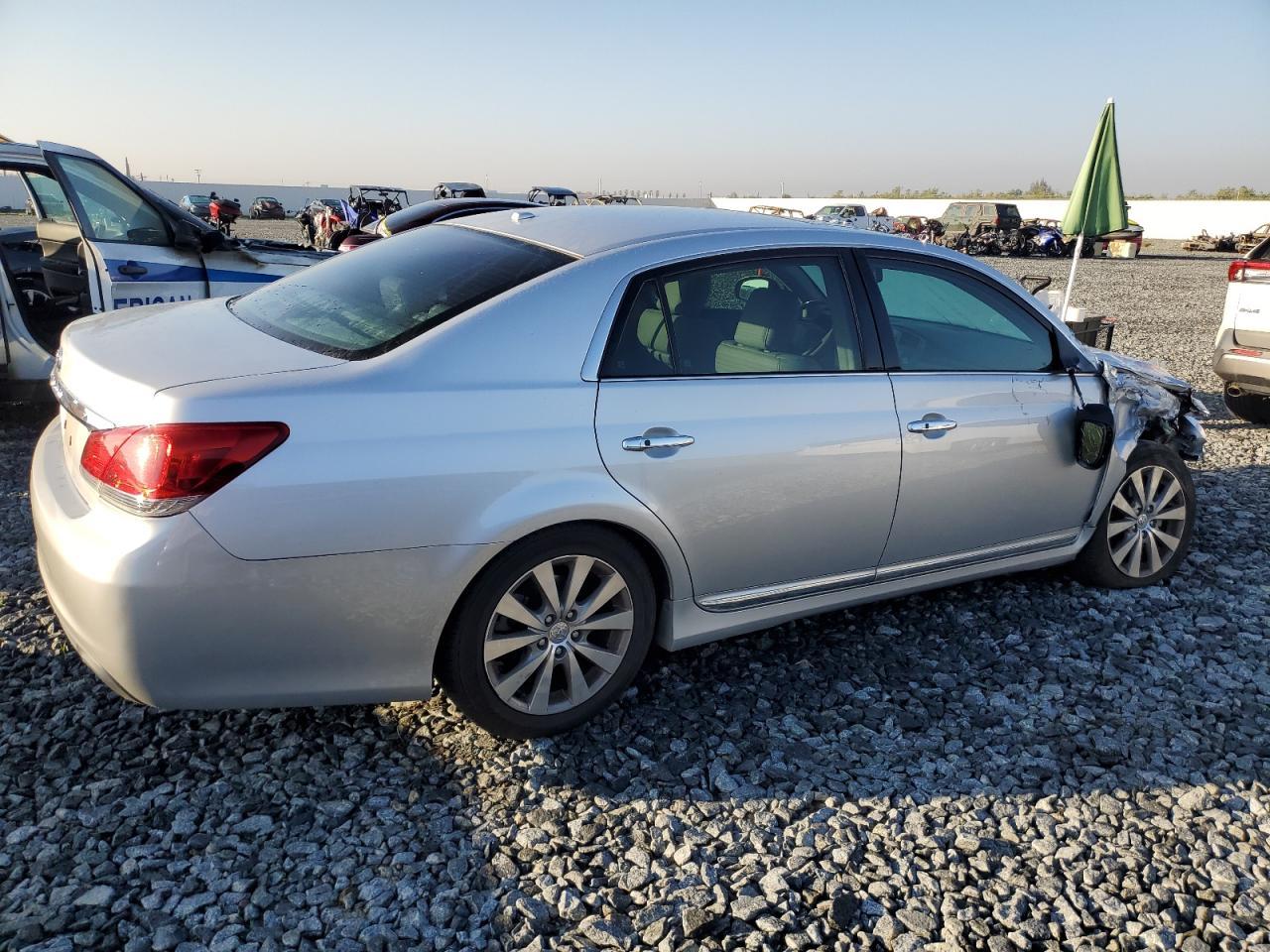 2011 TOYOTA Avalon