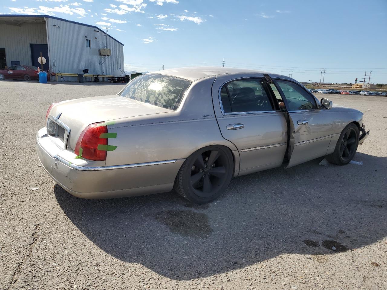 2003 LINCOLN Town Car