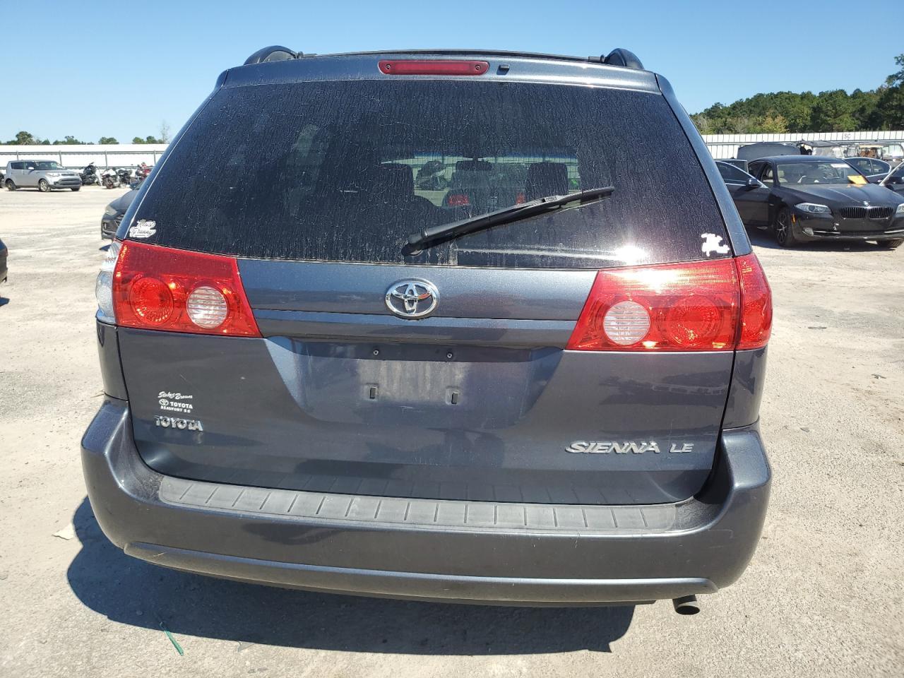 2010 TOYOTA SIENNA