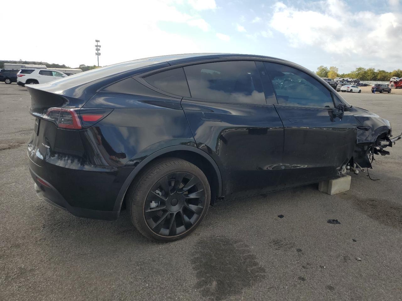 2025 TESLA MODEL Y