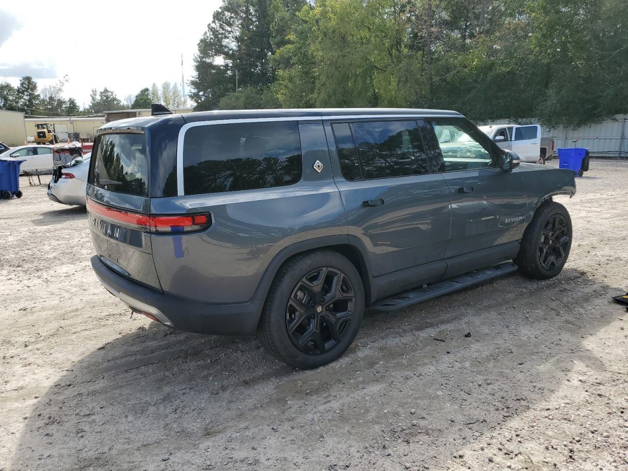 2024 RIVIAN R1s