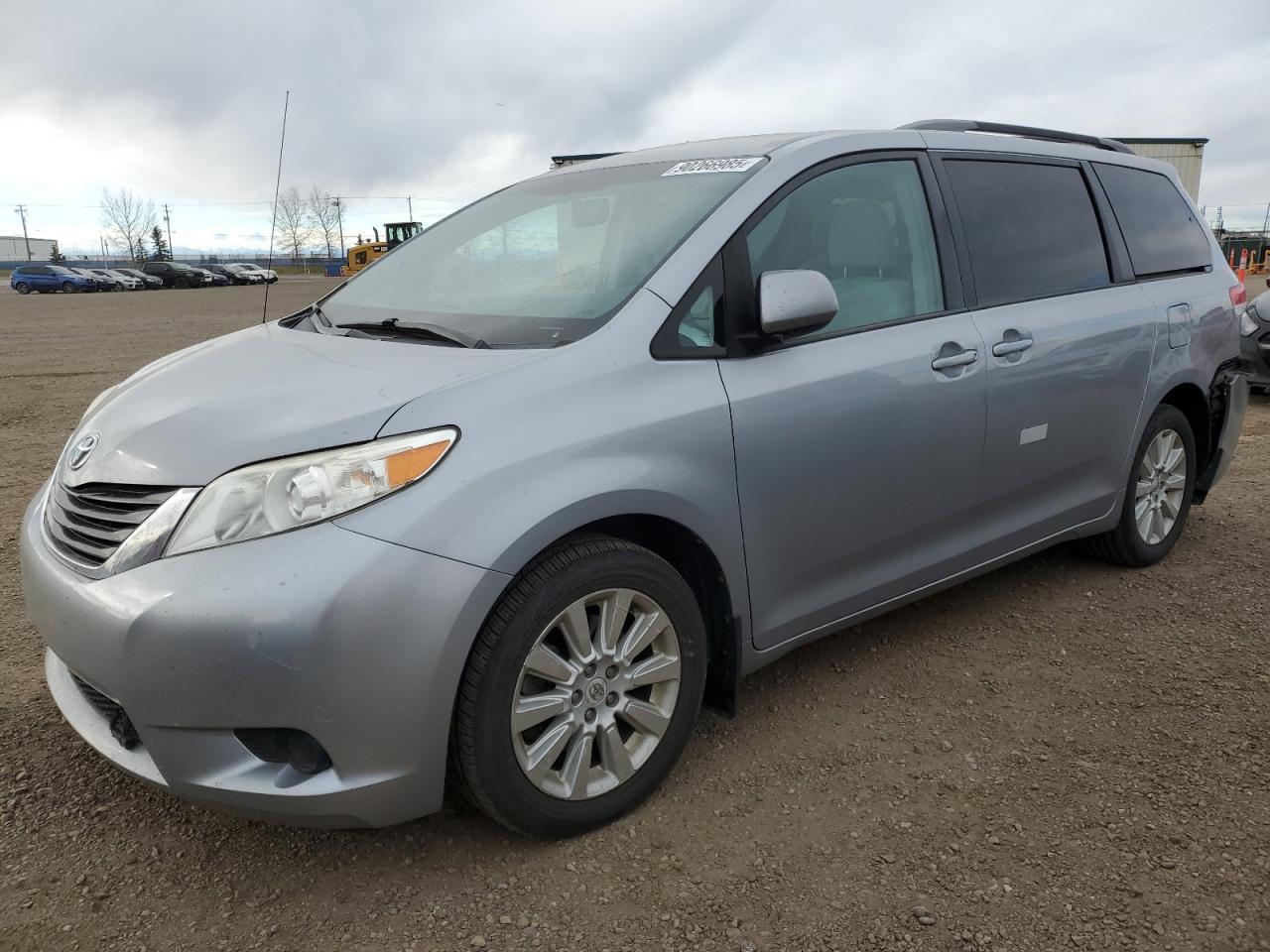 2012 TOYOTA SIENNA