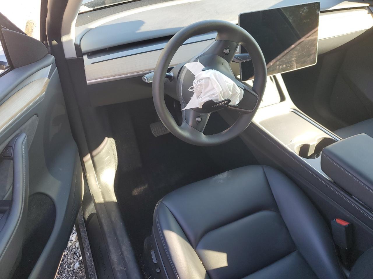 2024 TESLA MODEL Y