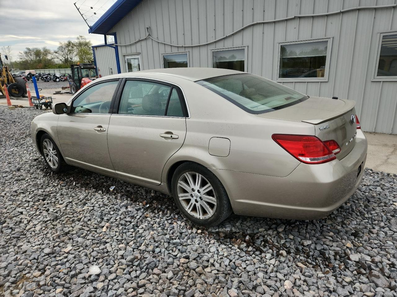2005 TOYOTA Avalon