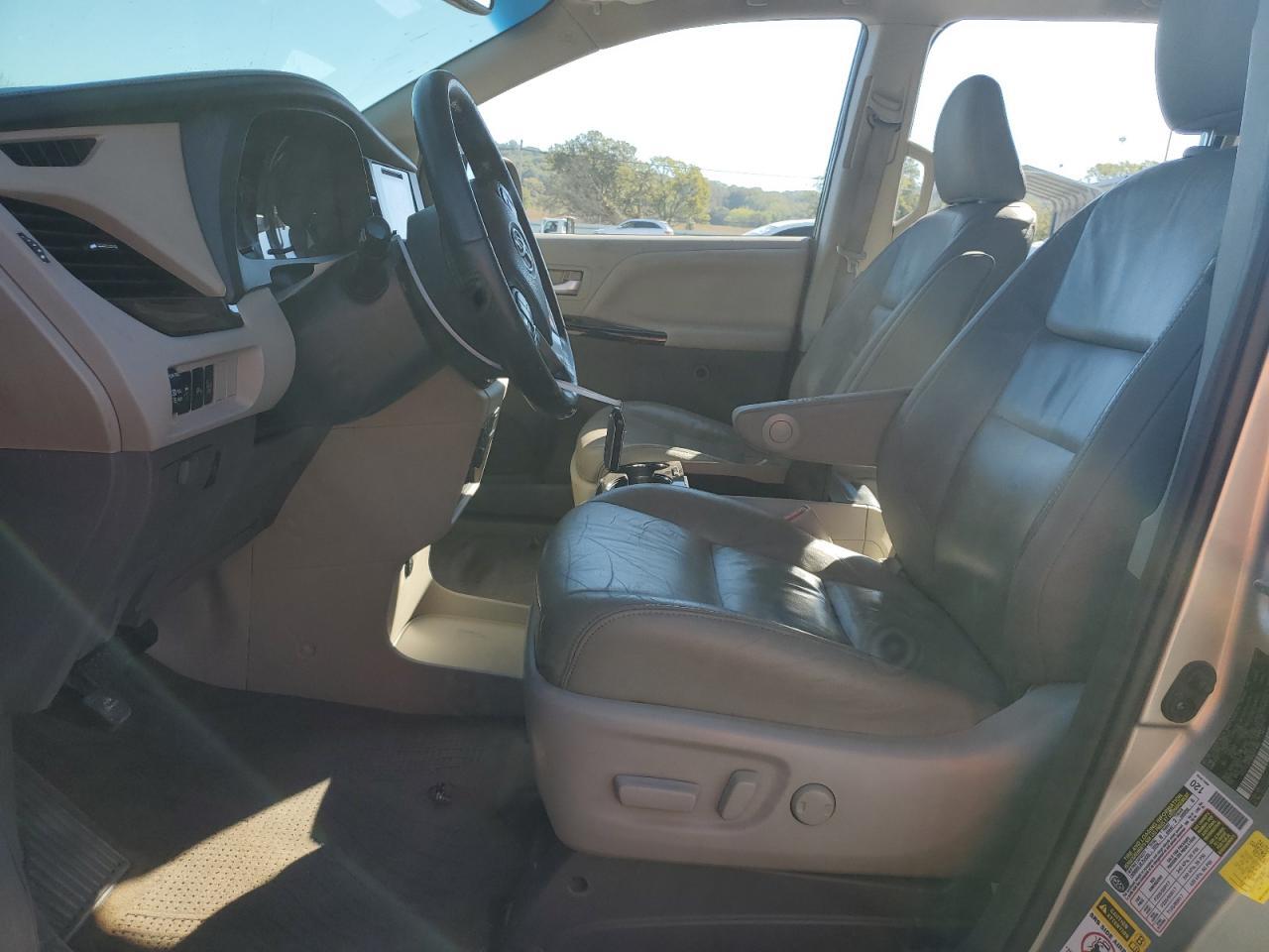 2017 TOYOTA SIENNA