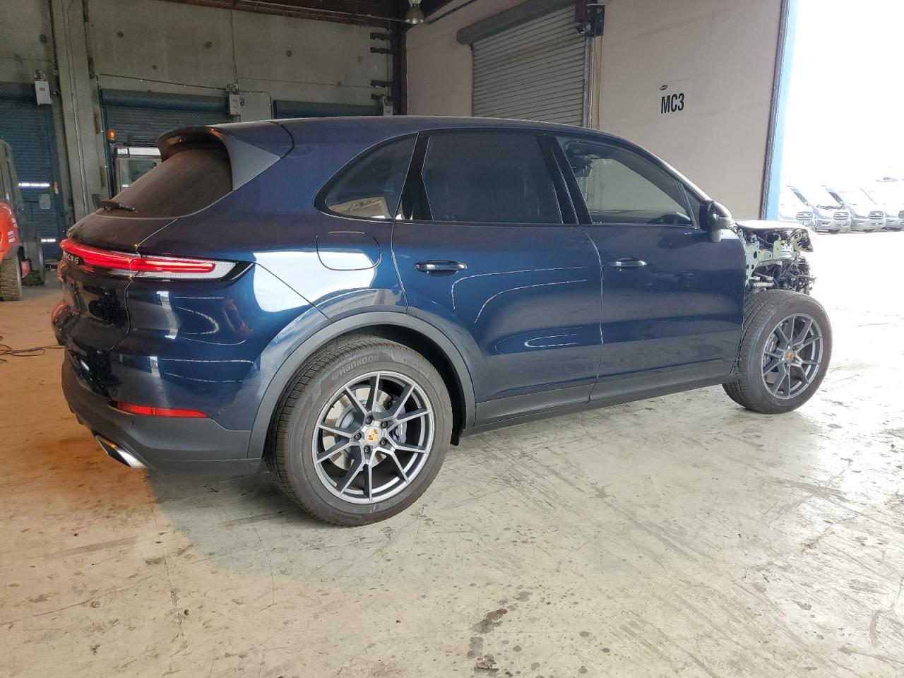 2024 PORSCHE CAYENNE