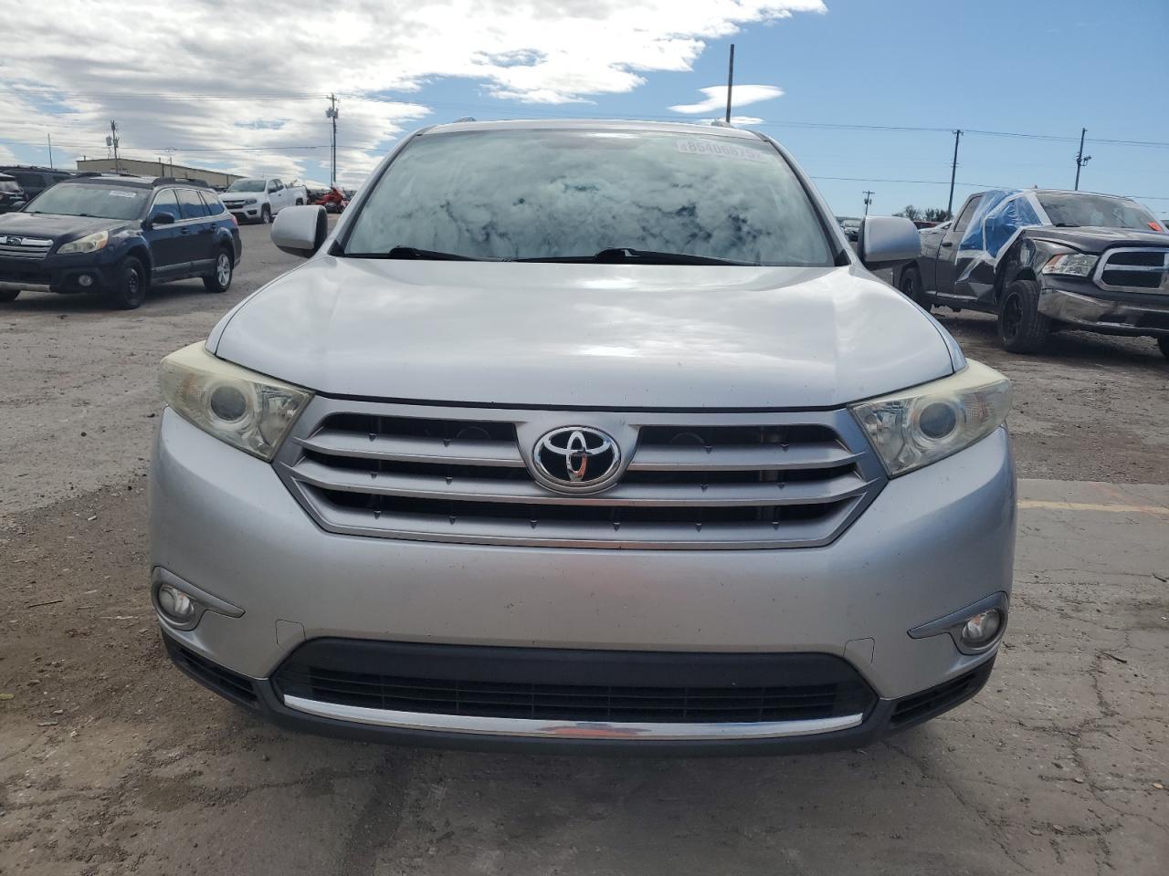 2011 TOYOTA HIGHLANDER