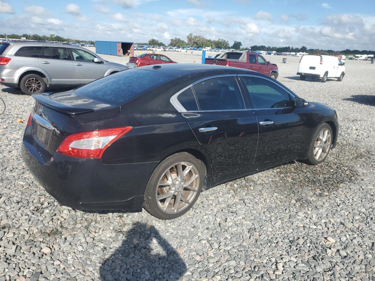 2010 NISSAN Maxima