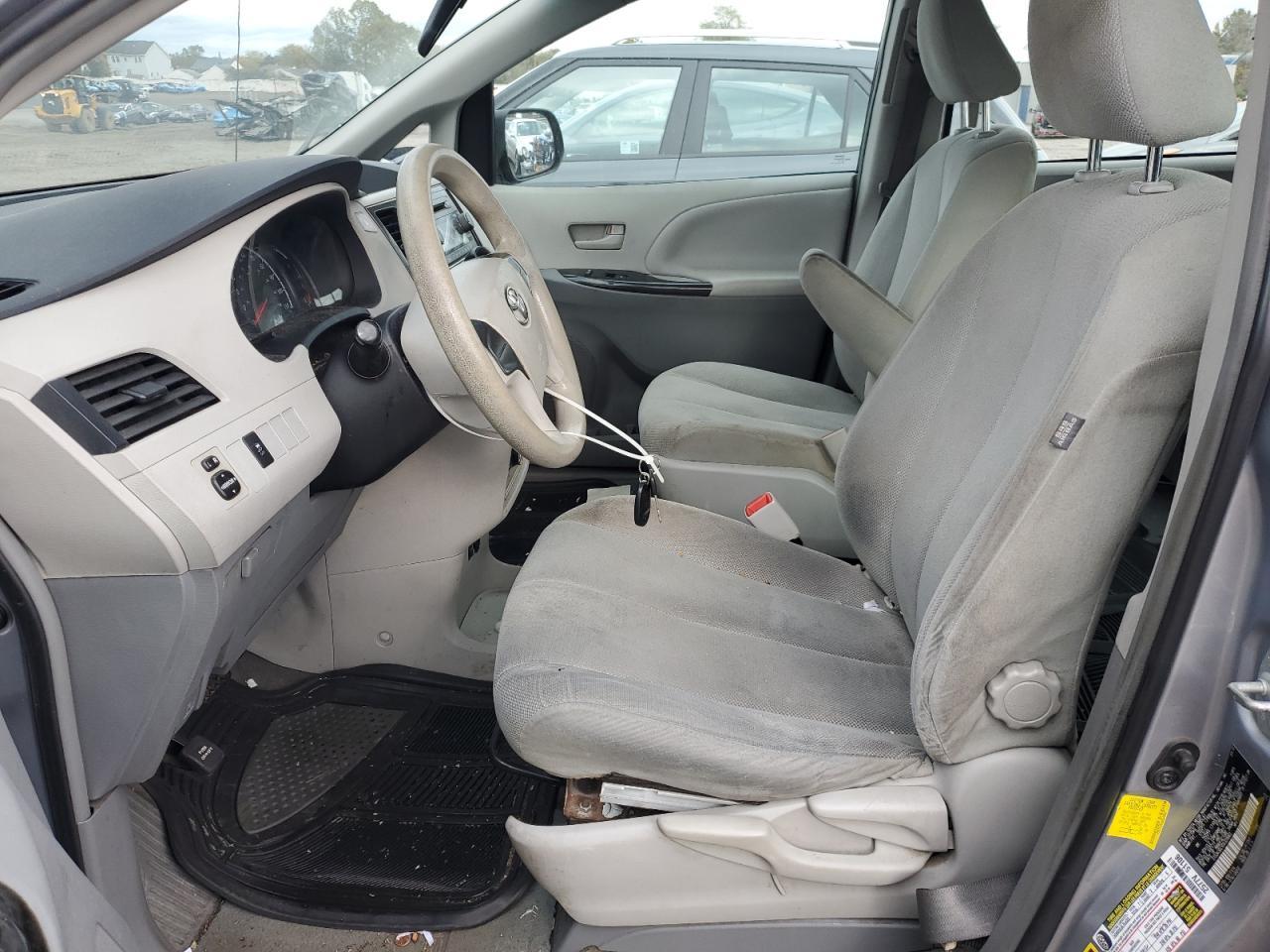 2013 TOYOTA SIENNA